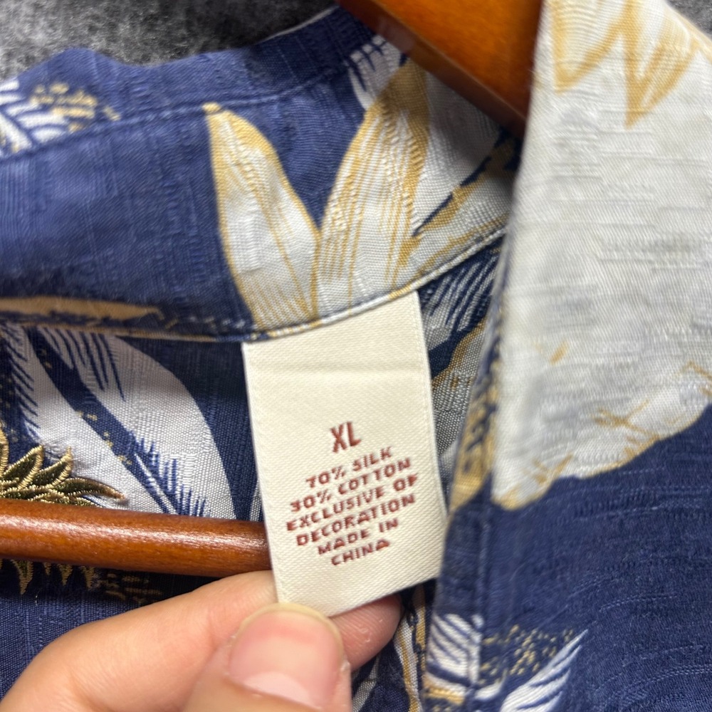 Caribbean Men XL Silk Cotton Tropical Pineapple Floral Hawaiian Shirt Blue Short - Picture 5 of 7